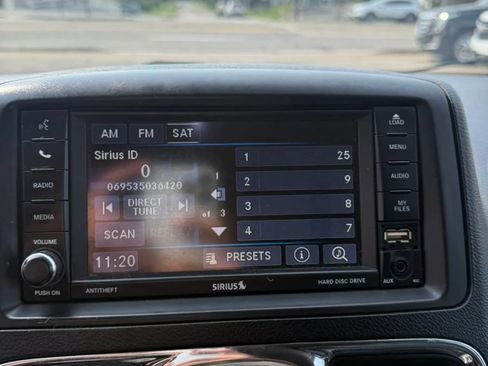 Used 2016 Chrysler Town & Country Touring w/ Driver Convenience Group FWD image 9