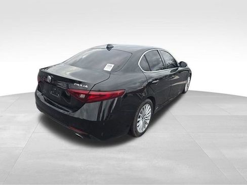 Used 2019 Alfa Romeo Giulia RWD image 2