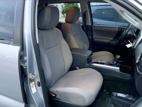 Used 2020 Toyota Tacoma SR5 RWD image 9