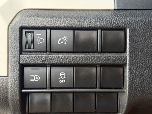 Certified 2024 Toyota Tacoma TRD Off-Road AWD/4WD image 18