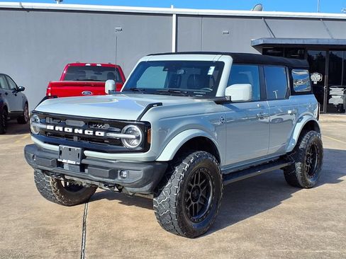 Used 2023 Ford Bronco Outer Banks AWD/4WD image 3