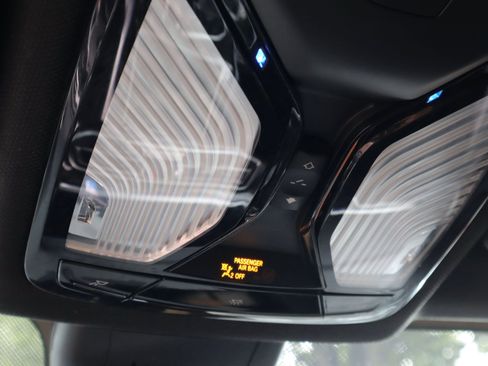 Used 2021 BMW X5 xDrive40i w/ M Sport Package AWD/4WD image 26