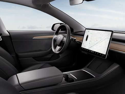 Certified 2023 Tesla Model 3 Standard Range RWD image 3