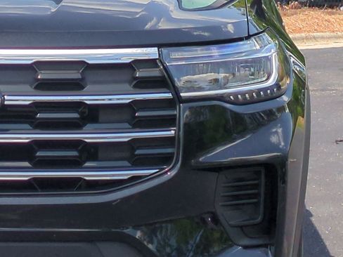 Used 2025 Ford Explorer Active RWD image 6