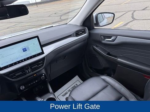 Used 2025 Ford Escape Platinum AWD/4WD image 17