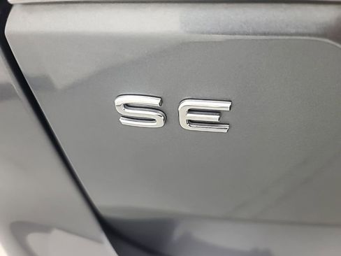 Used 2025 Volkswagen Atlas SE image 10