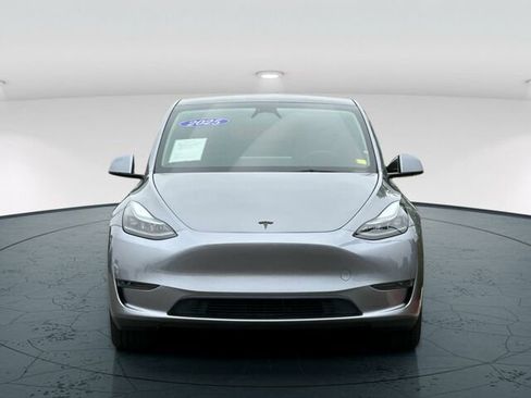 Used 2025 Tesla Model Y Long Range RWD image 9