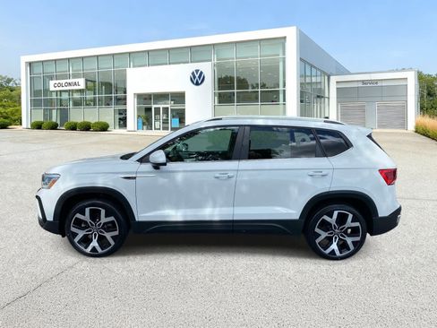 Certified 2022 Volkswagen Taos SEL AWD/4WD image 2