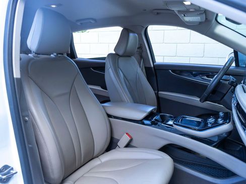 Used 2021 Lincoln Nautilus AWD w/ Equipment Group 101A image 27