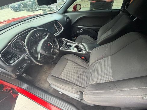 Used 2015 Dodge Challenger SXT RWD image 18