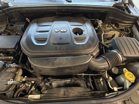 Used 2017 Jeep Grand Cherokee Overland w/ Jeep Active Safety Group AWD/4WD image 30
