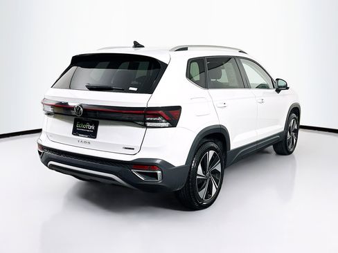 Used 2025 Volkswagen Taos SE AWD/4WD image 9