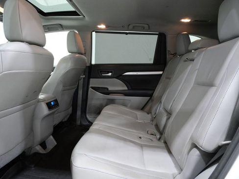 Used 2015 Toyota Highlander XLE image 25