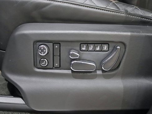 Used 2019 Bentley Bentayga image 25
