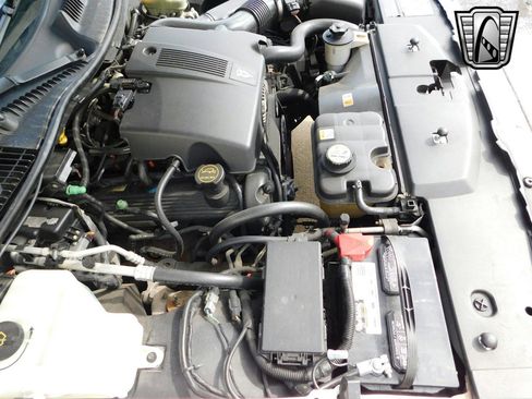 Used 2003 Lincoln Town Car Executive image 24