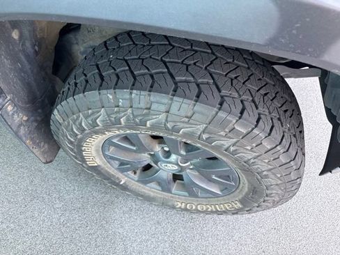 Used 2021 Toyota Tacoma SR5 AWD/4WD image 5