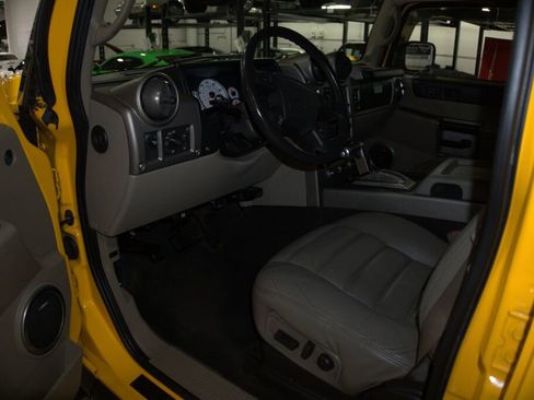 Used 2003 HUMMER H2 w/ Preferred Equipment Group image 39