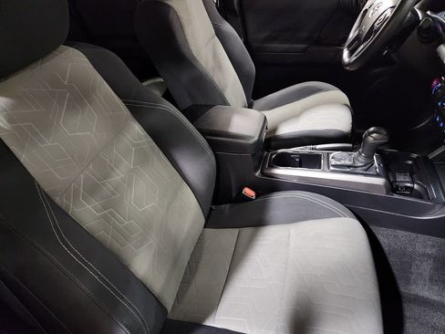 Used 2021 Toyota Tacoma TRD Sport image 31