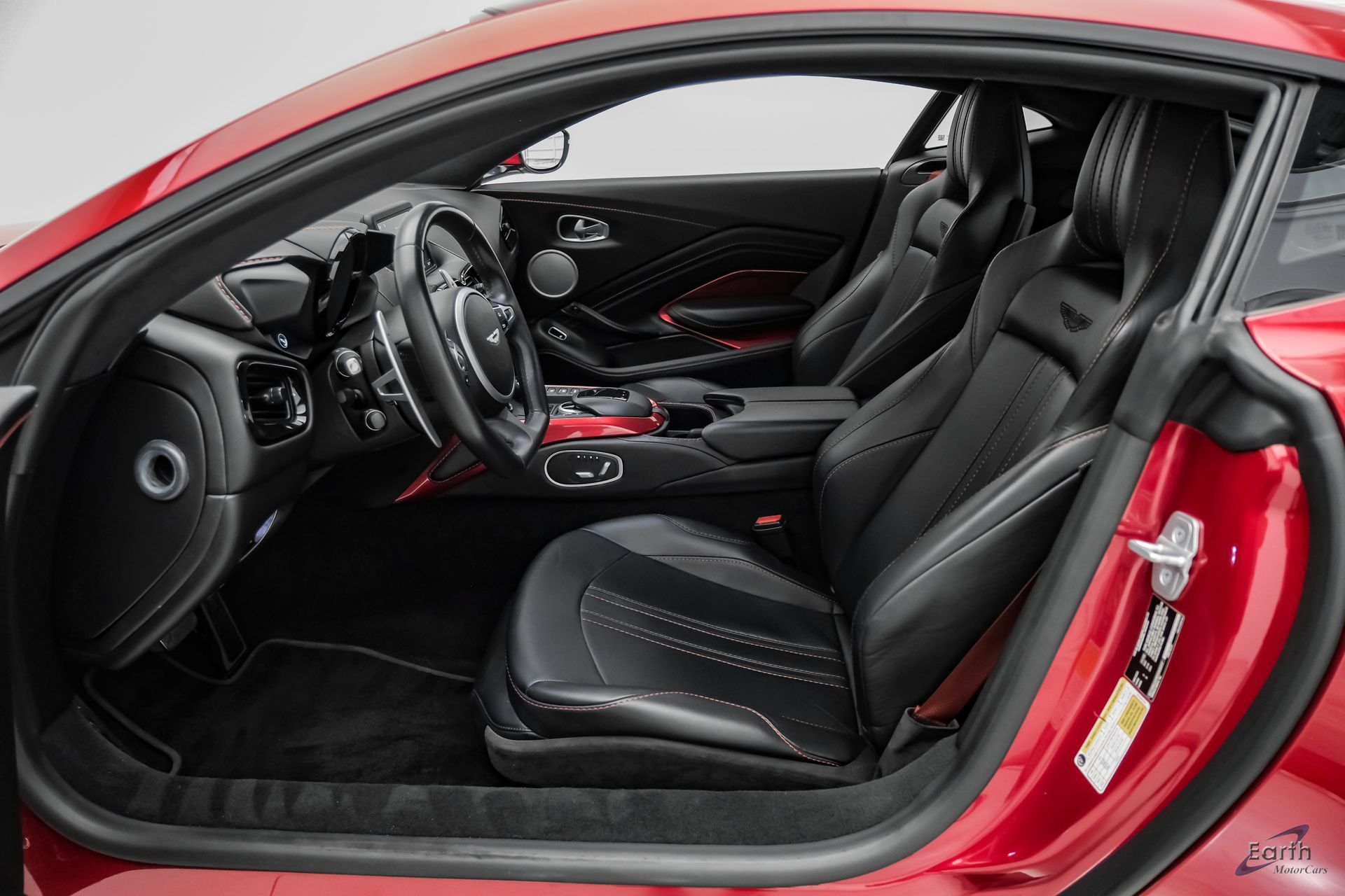 Used 2019 Aston Martin V8 Vantage Coupe RWD image 40