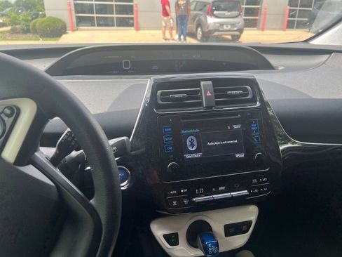 Used 2016 Toyota Prius Two FWD image 12