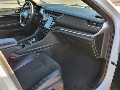 Used 2023 Jeep Grand Cherokee L Altitude image 9