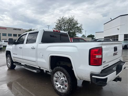 Used 2017 GMC Sierra 2500 Denali w/ Suspension Package, Off-Road image 2