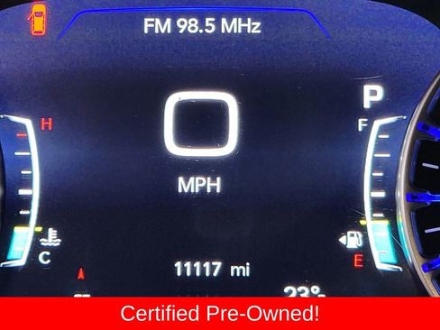 Used 2025 Chrysler Pacifica Select image 16