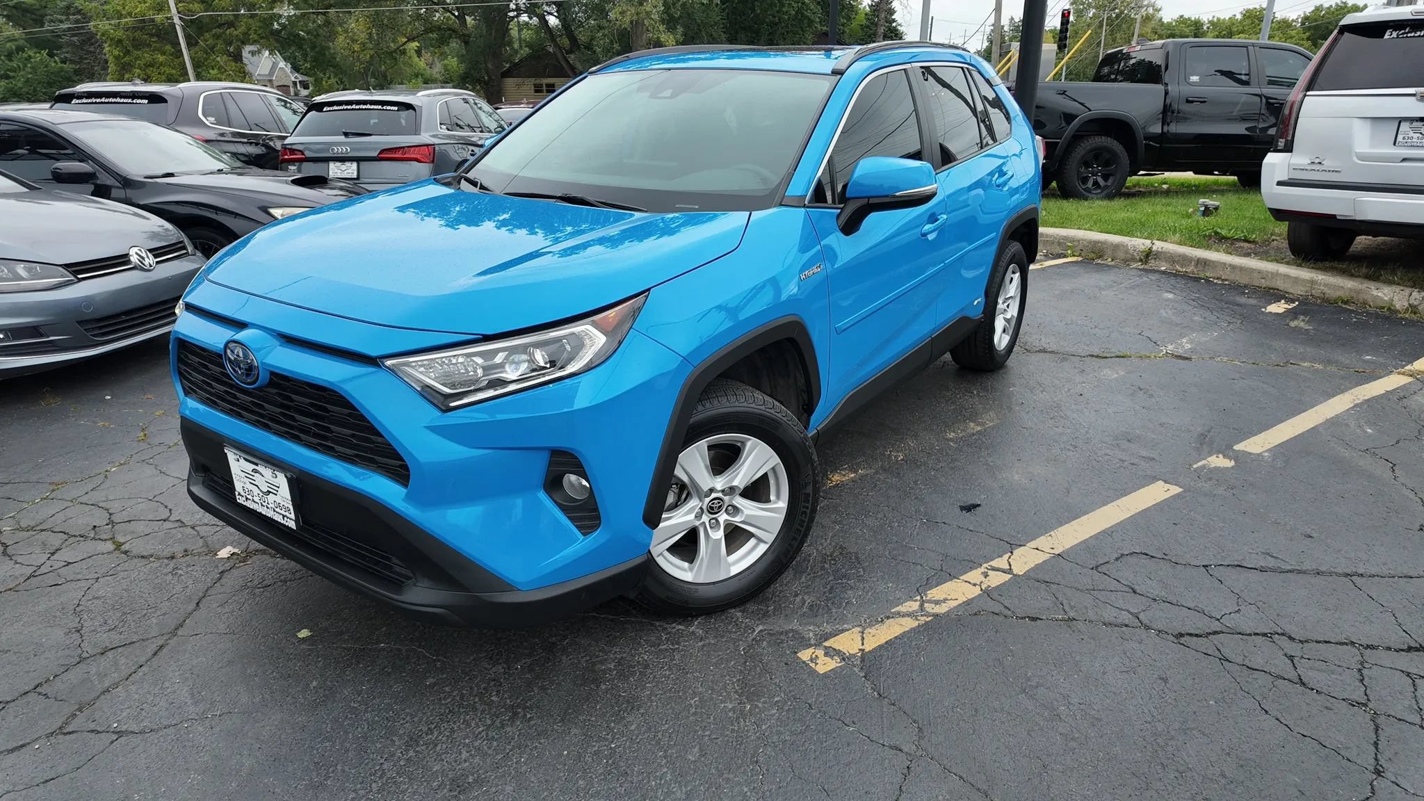 Used 2021 Toyota RAV4 XLE w/ Convenience Package AWD/4WD image 2