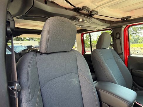 Used 2025 Jeep Wrangler Unlimited Sahara AWD/4WD image 13