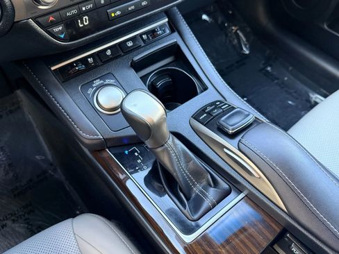 Used 2017 Lexus ES 350 w/ Luxury Package image 20