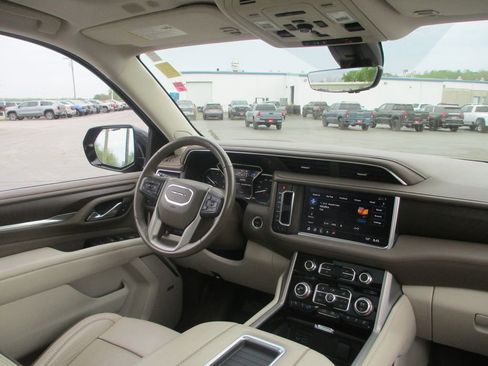 Used 2021 GMC Yukon XL Denali w/ Denali Ultimate Package image 30