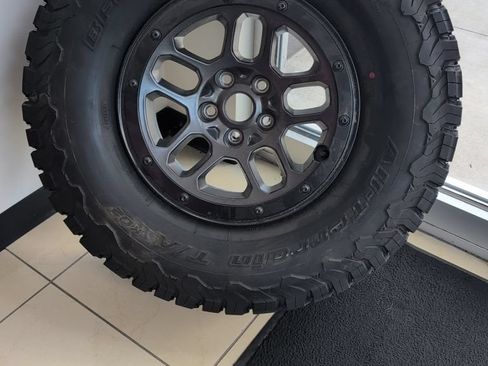 Used 2019 Jeep Wrangler Unlimited Sahara AWD/4WD image 54