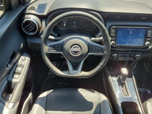 Used 2023 Nissan Kicks SR w/ SR Premium Package FWD image 11