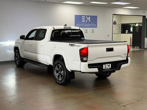 Used 2018 Toyota Tacoma TRD Sport RWD image 5