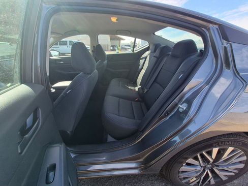 Used 2025 Nissan Altima 2.5 SV image 9