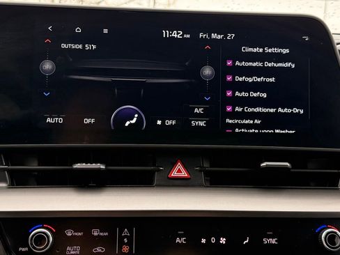 Used 2025 Kia Sportage EX image 16