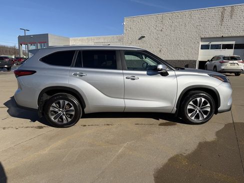 Certified 2023 Toyota Highlander XLE image 6