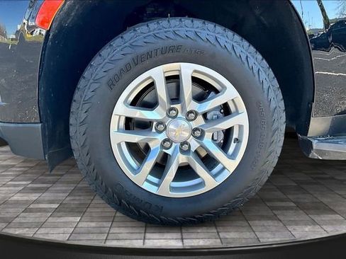 Used 2022 Chevrolet Suburban LT AWD/4WD image 33