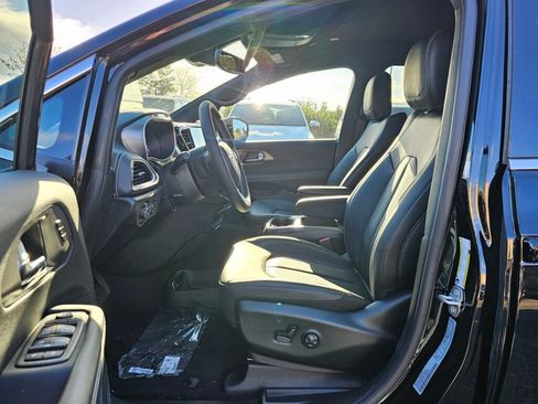 New 2026 Chrysler Pacifica Select image 17
