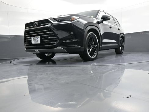Used 2024 Toyota Grand Highlander AWD image 27