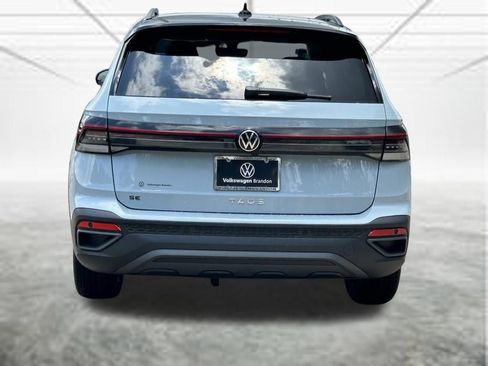 New 2026 Volkswagen Taos SE FWD image 5
