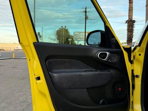 Used 2017 FIAT 500L Trekking w/ Urbana Appearance Package image 12