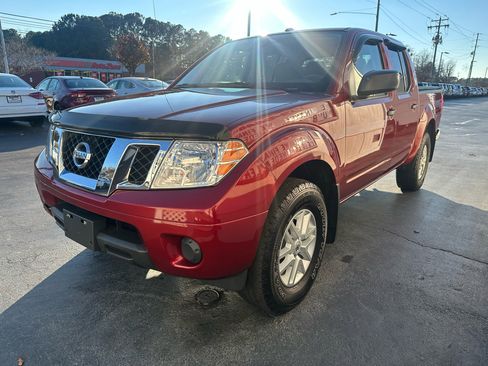 Used 2018 Nissan Frontier SV image 3