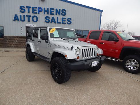 Used 2012 Jeep Wrangler Unlimited Sahara w/ Connectivity Group image 3