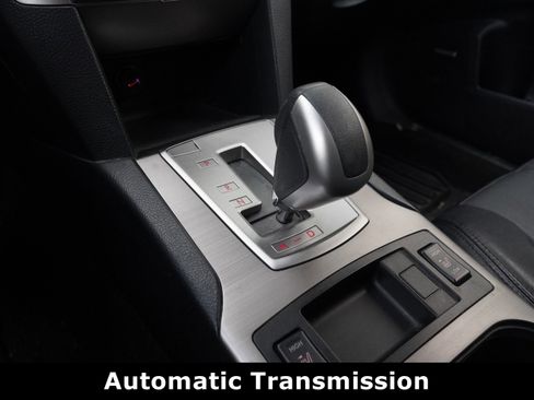 Used 2011 Subaru Outback 2.5i Limited image 17