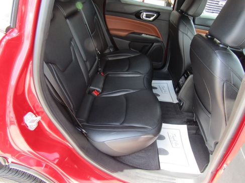 Used 2025 Jeep Compass Limited AWD/4WD image 13