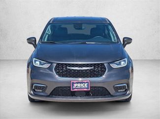 Used 2023 Chrysler Pacifica Touring-L video 2