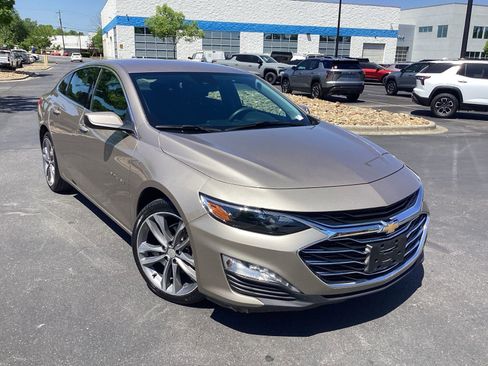 Used 2025 Chevrolet Malibu LT FWD image 1