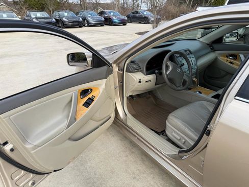 Used 2007 Toyota Camry XLE image 9