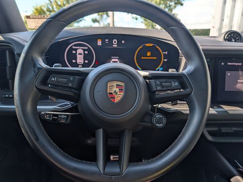 Used 2024 Porsche Cayenne S AWD/4WD image 47